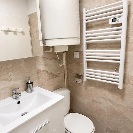Cosy Catalan Apartment, Ac, Walk To And Shops * Le Barcarès